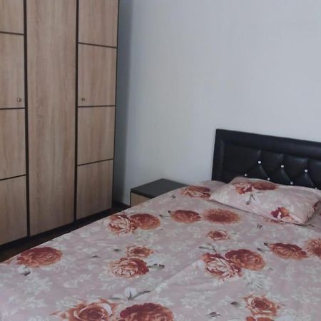 Guest House Elena Makhinjauri Bagian luar foto